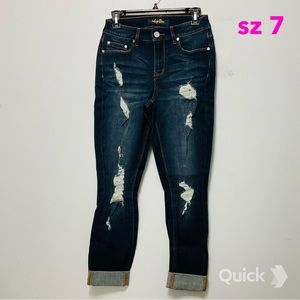 sz 7 - New Indigo Rein Juniors' Ripped Cuffed Jeans